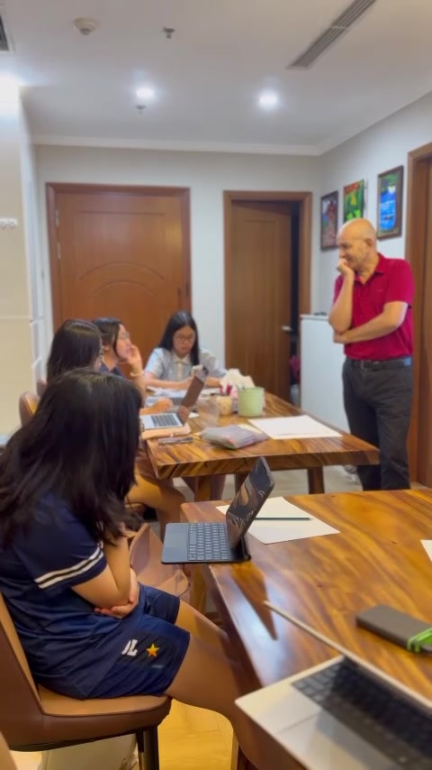 Buổi học kỹ năng nghiên cứu tại Hi-Rank